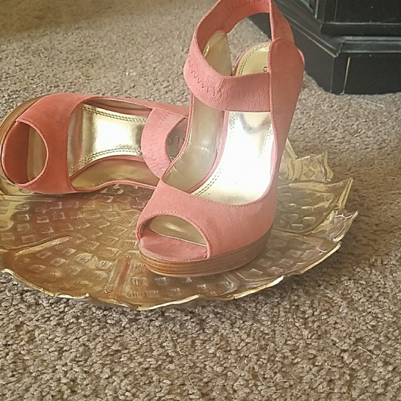 Heels - Picture 3 of 3